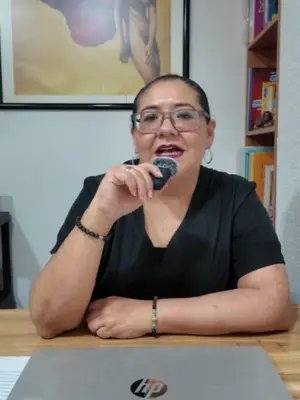 🎉 26 años caben en muchas historias… y también en muchas voces. En este video,…